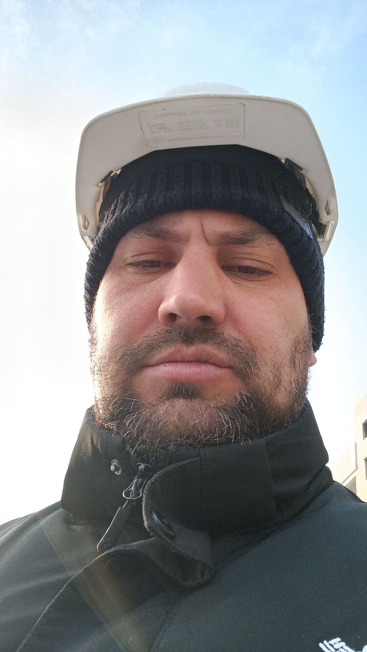  32529212  Roman, 39 ,    -