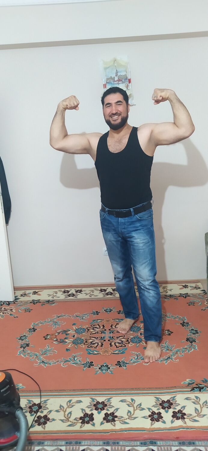  ,   Arman, 42 ,   ,   