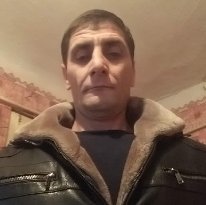  15753542  Serghei, 48 ,    