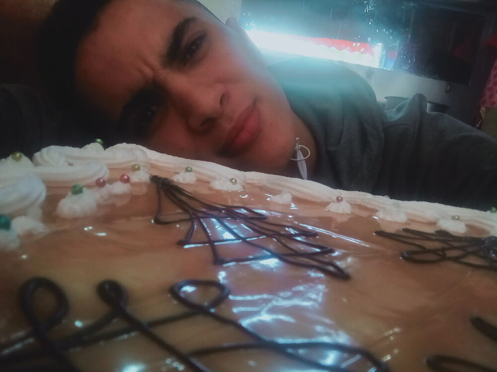  18287082  Ahmed, 29 ,    