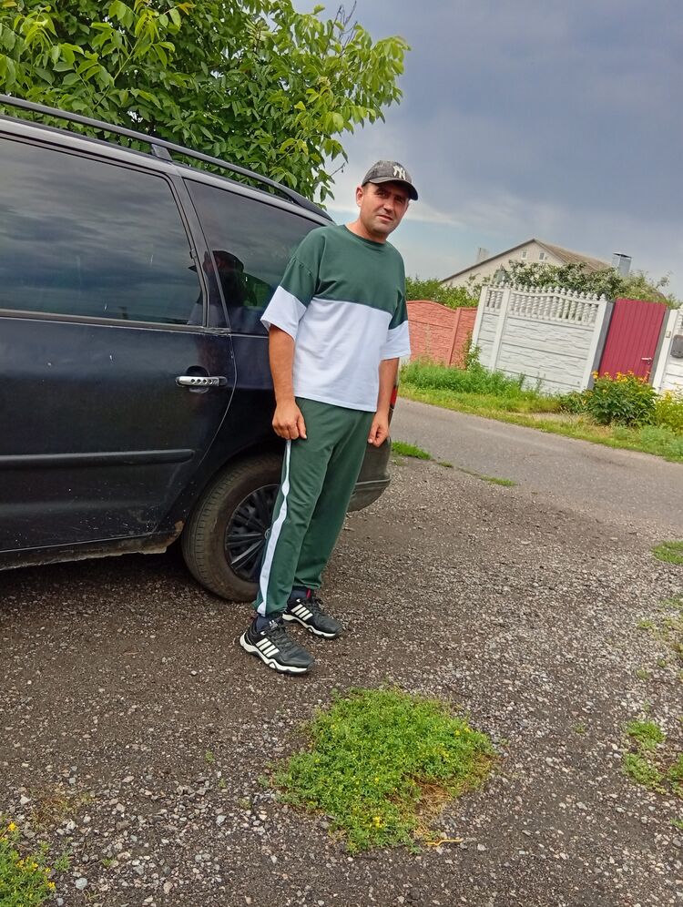  52724172  Artem Ivanov, 40 ,    
