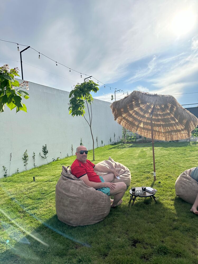  54533112  Aram, 47 ,    