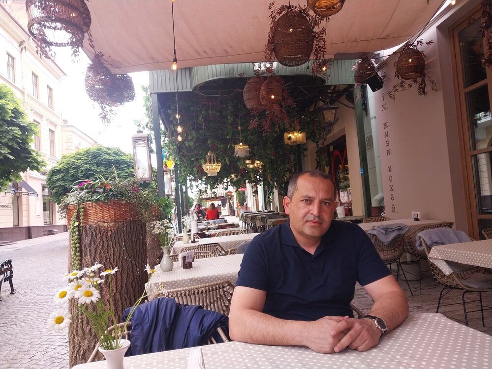  54461562  Fuad, 41 ,    