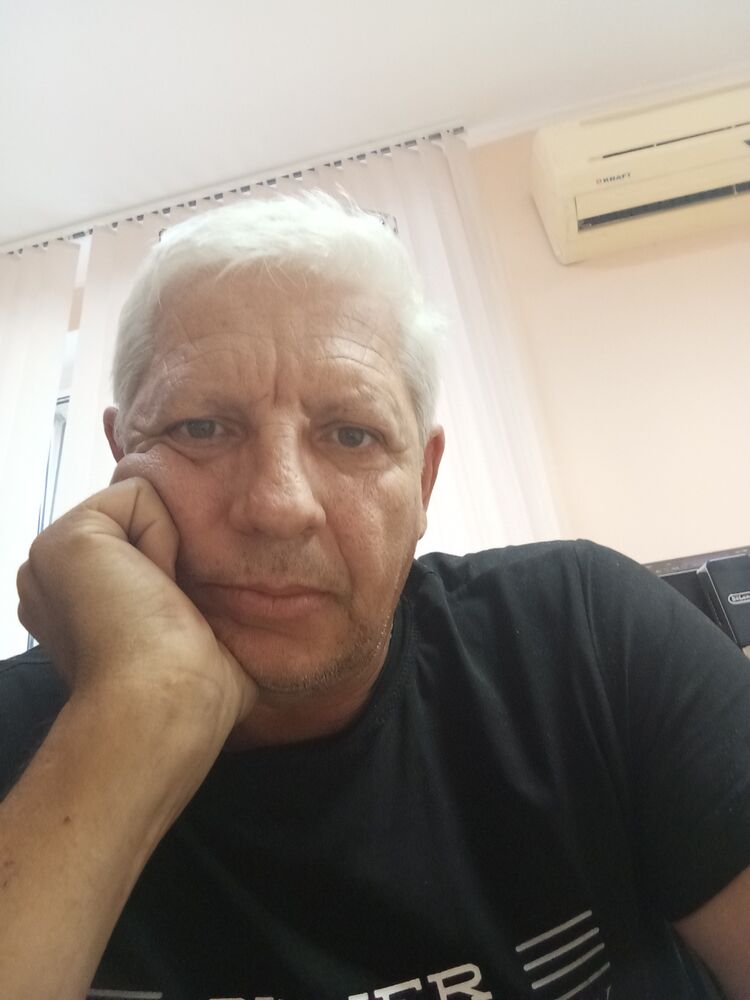  40168472  Roman, 56 ,    