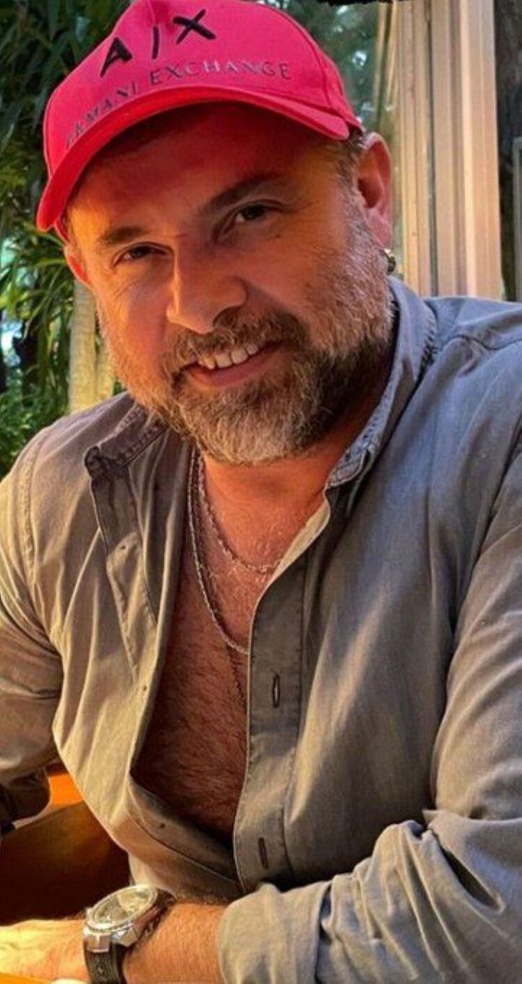  43027222  Luca, 59 ,    