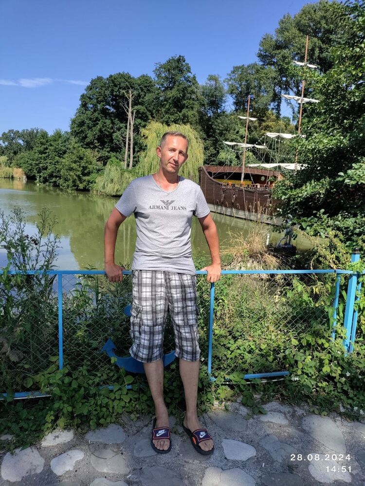  46127252  DENIS, 45 ,    