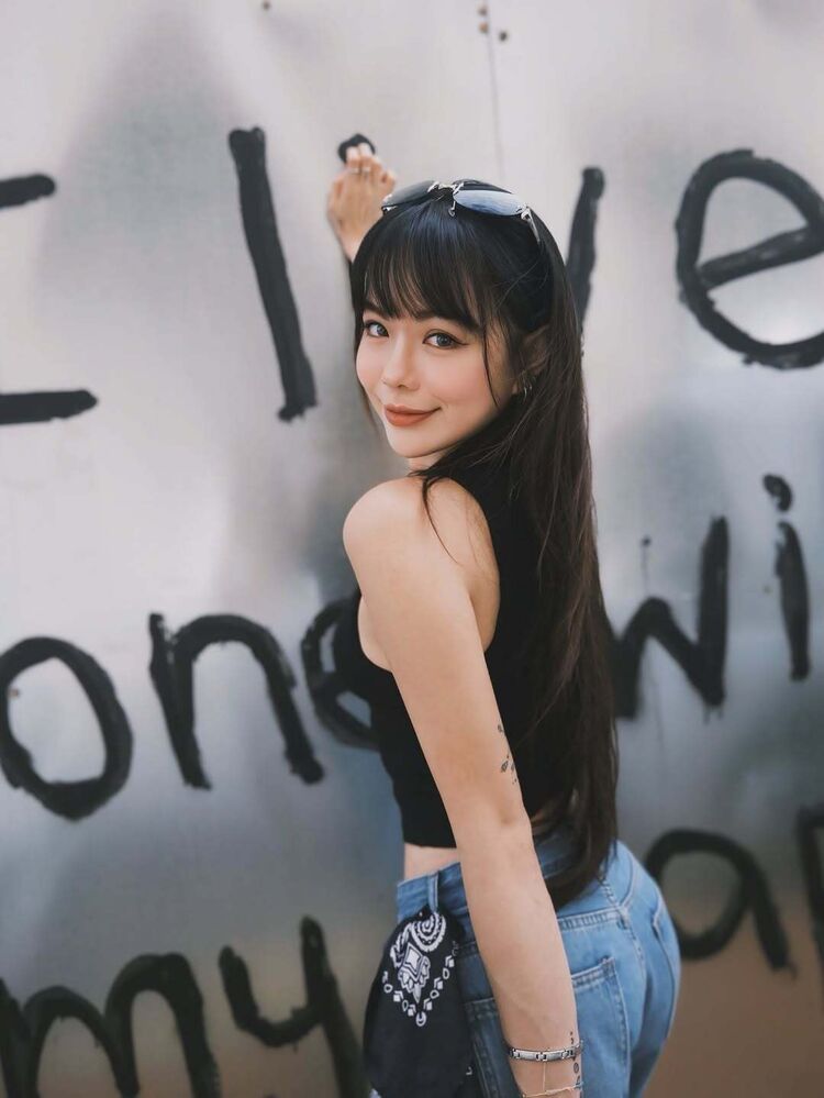  53701872  Jia, 24 ,    