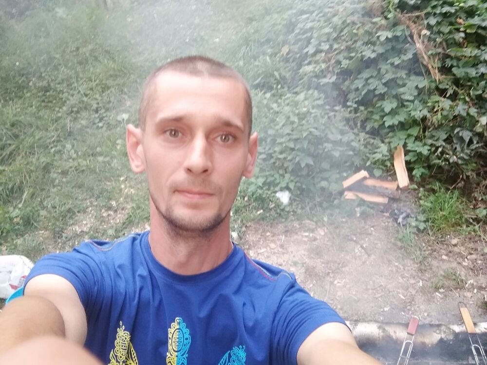  14993842  Ihor, 40 ,    