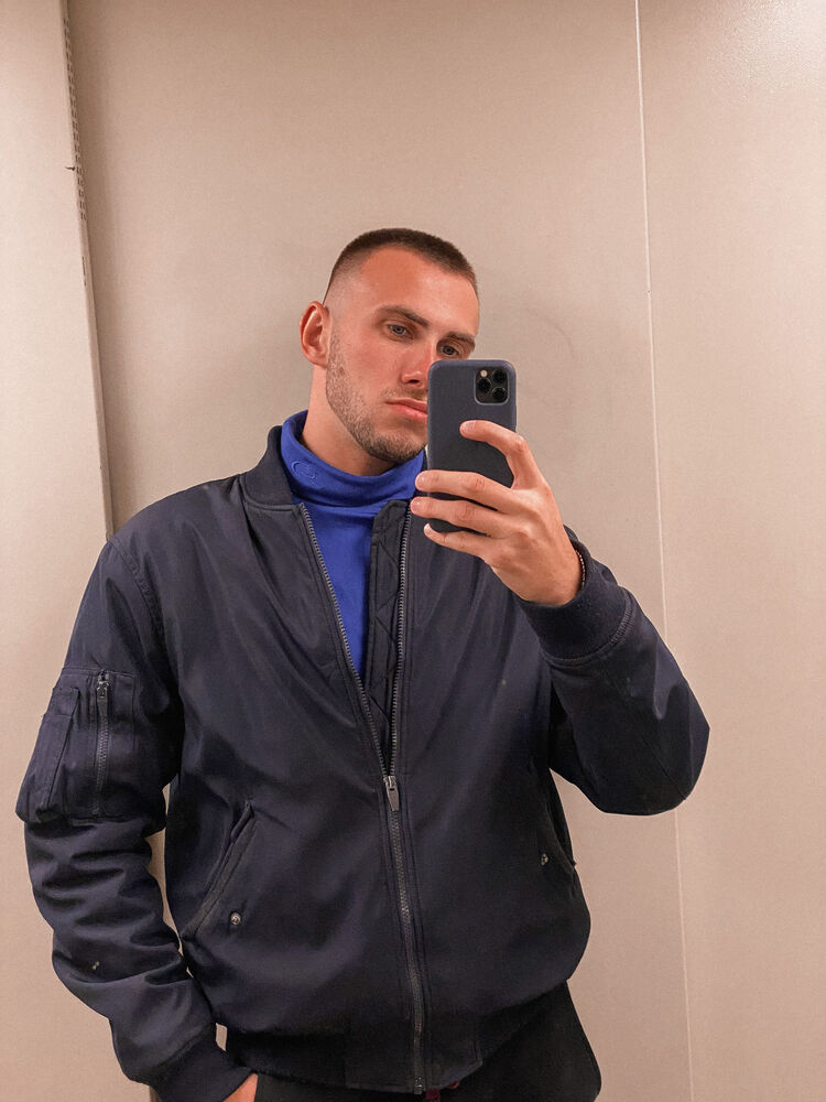  31352332  Max, 27 ,    -