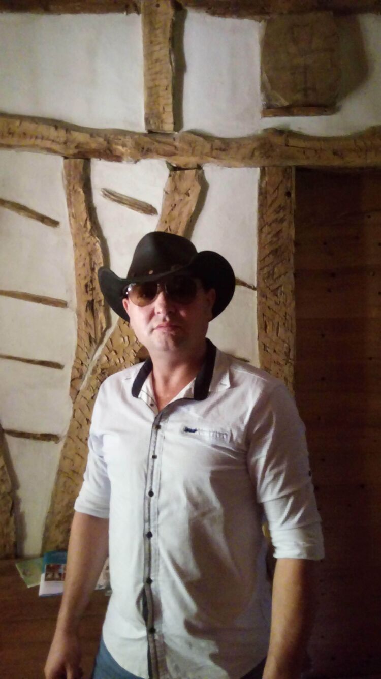  23109722  Valeriu, 48 ,    