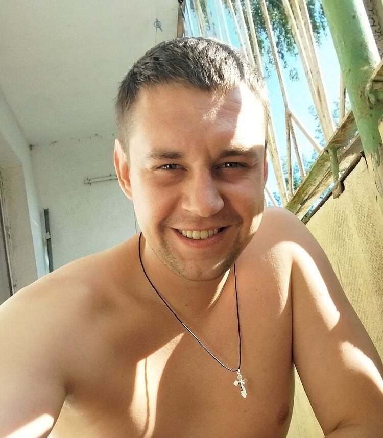  33703222  Ilya, 30 ,    