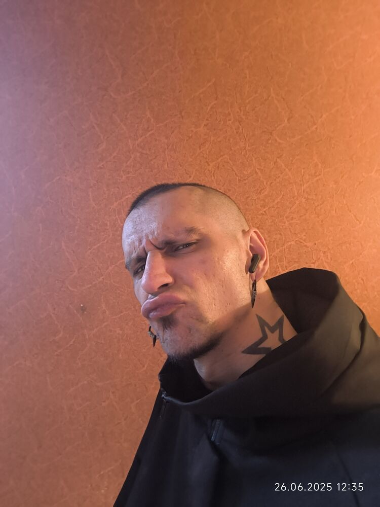  52290632  Artur, 34 ,    