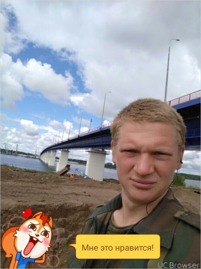  9834992  Andrei, 29 ,    