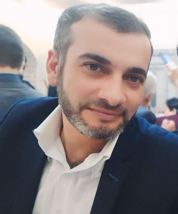  ,   Hayk, 42 ,   ,   