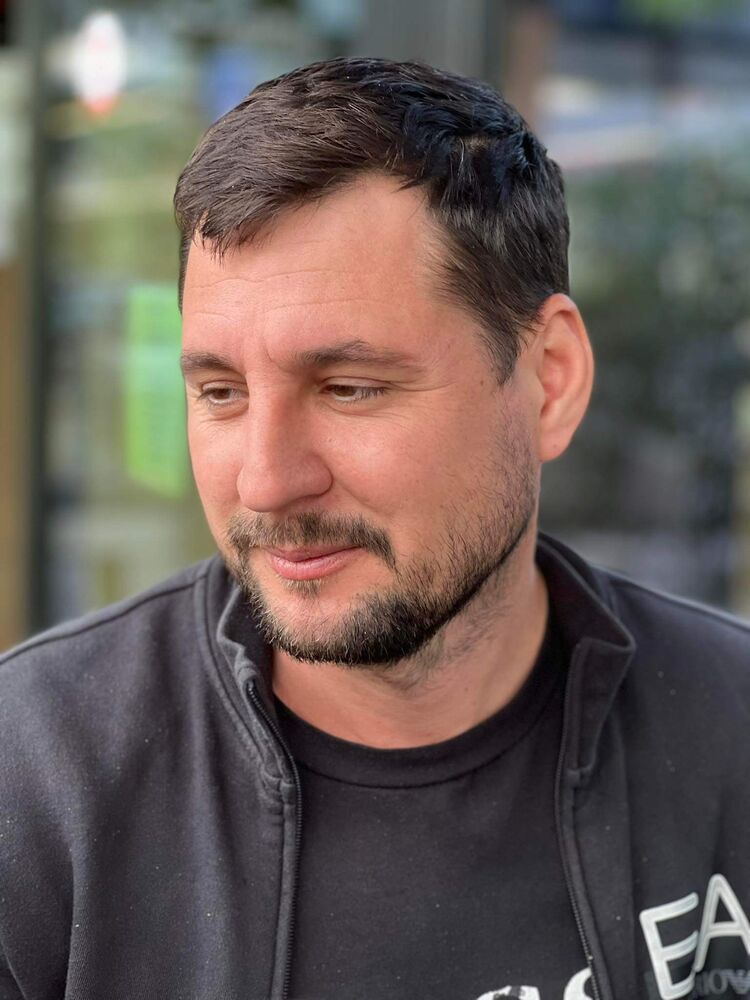  40356832  Damian, 34 ,    