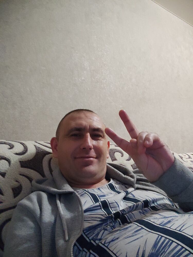  40052462  Leonid, 43 ,    