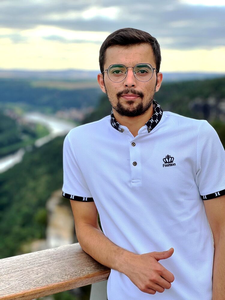  45112582  Ahmad, 26 ,    Arthur
