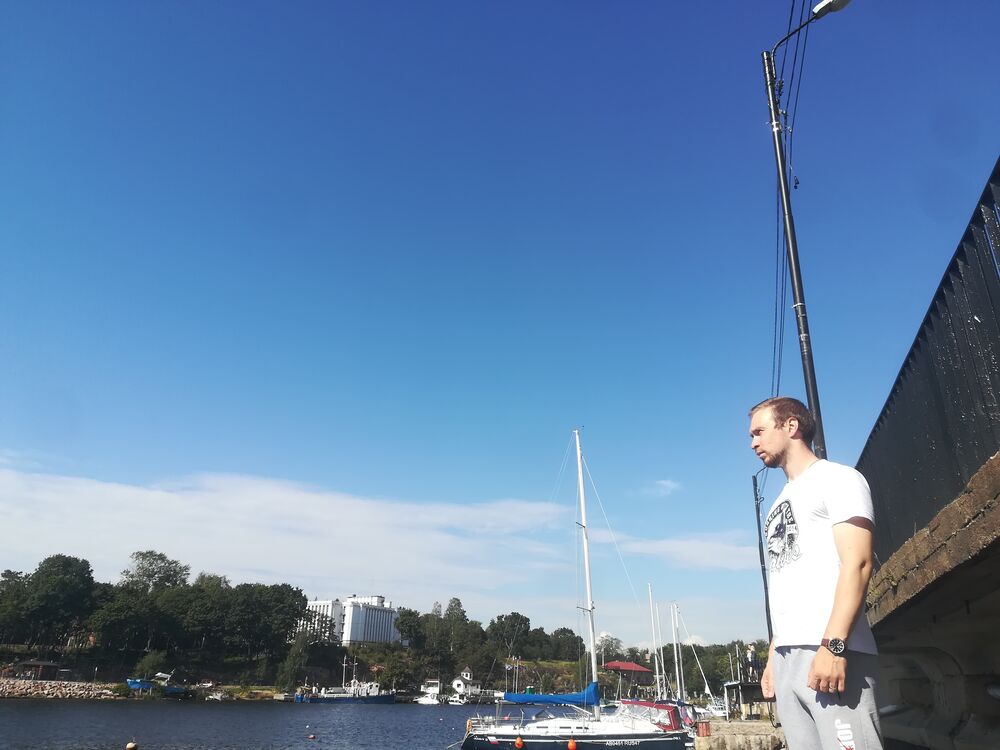  26208212  Anton S, 31 ,    -