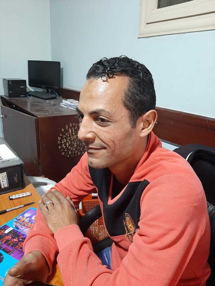  24966932  Mostafa, 39 ,    