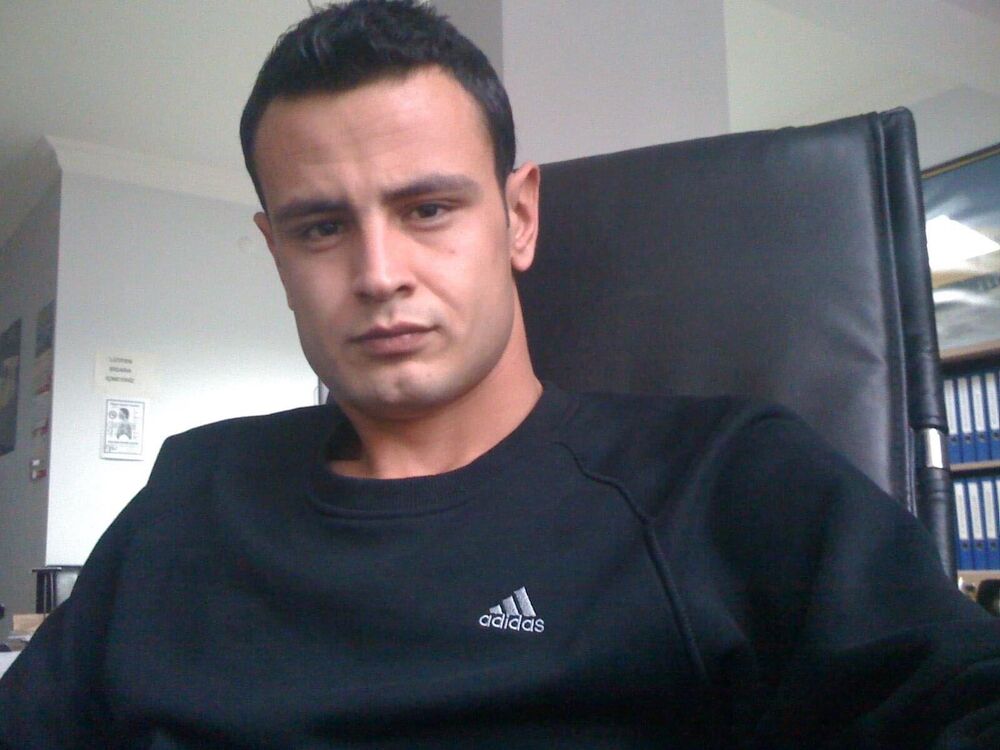  37588462  Arjen, 43 ,    