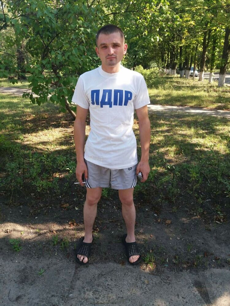  21402462  Viktor, 32 ,    