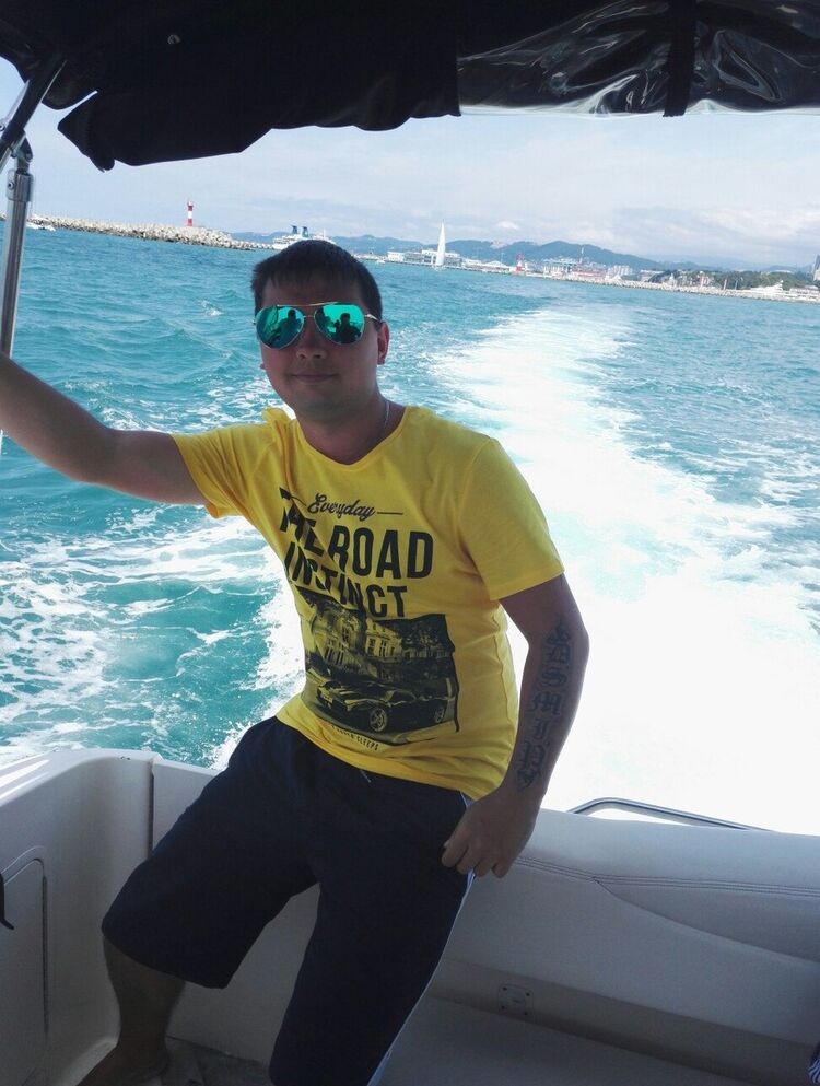  10250782  Artem, 32 ,    