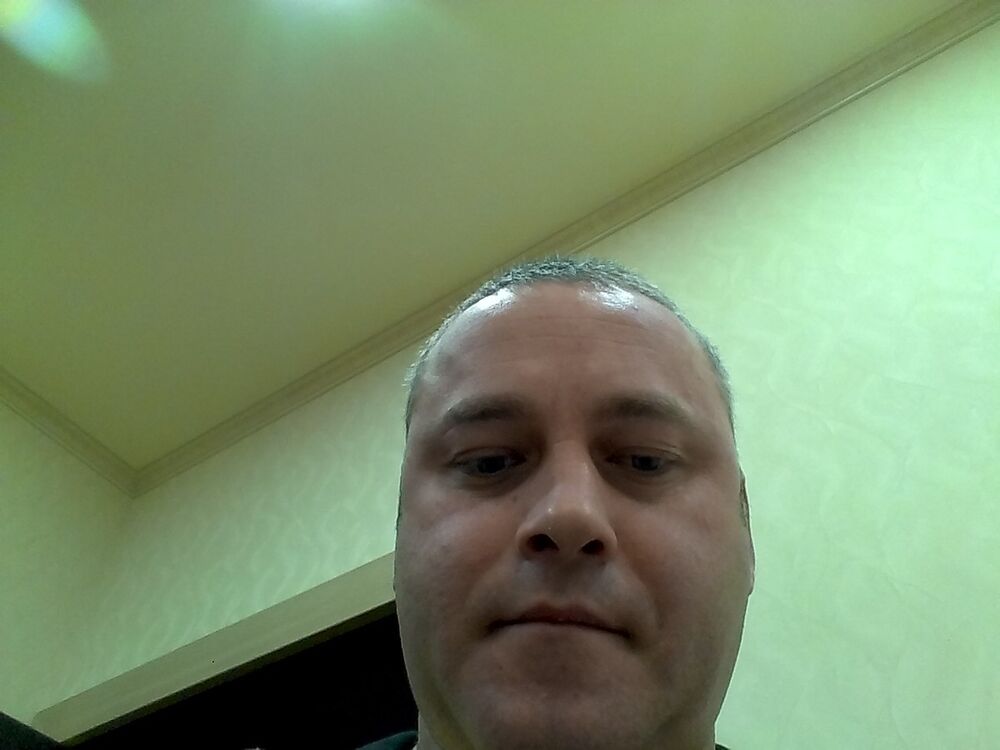  8892442  Andriy, 43 ,    