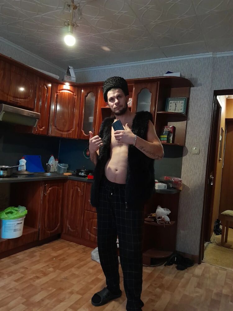  ,   Kirill, 40 ,   ,   