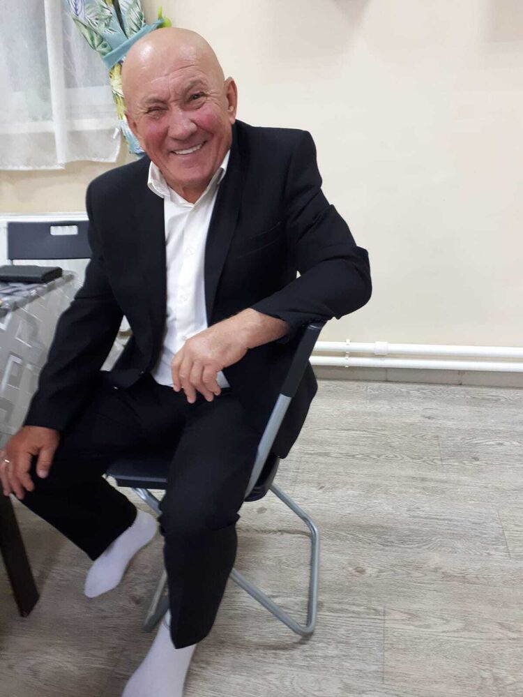  53313762  Vasily, 64 ,    