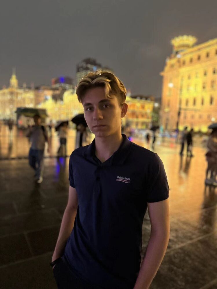  ,   Vlad, 21 ,   ,   