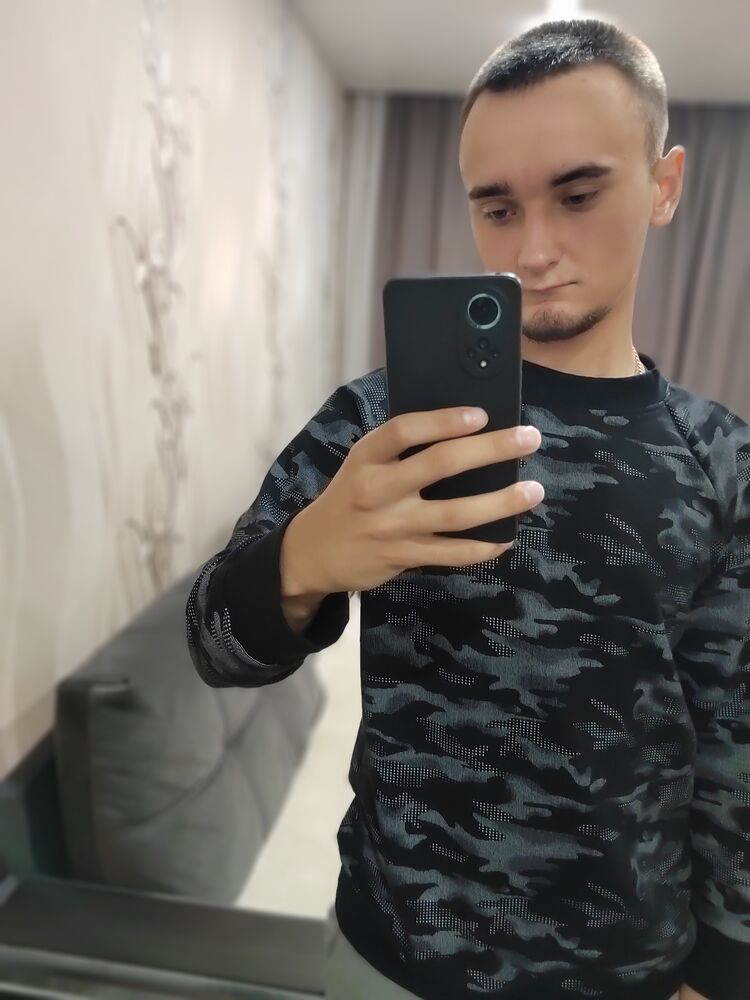  ,   Alexander, 22 ,  