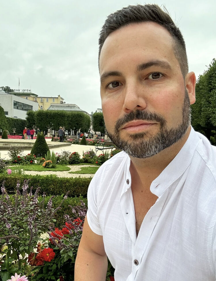  51572032  Luke, 50 ,    -