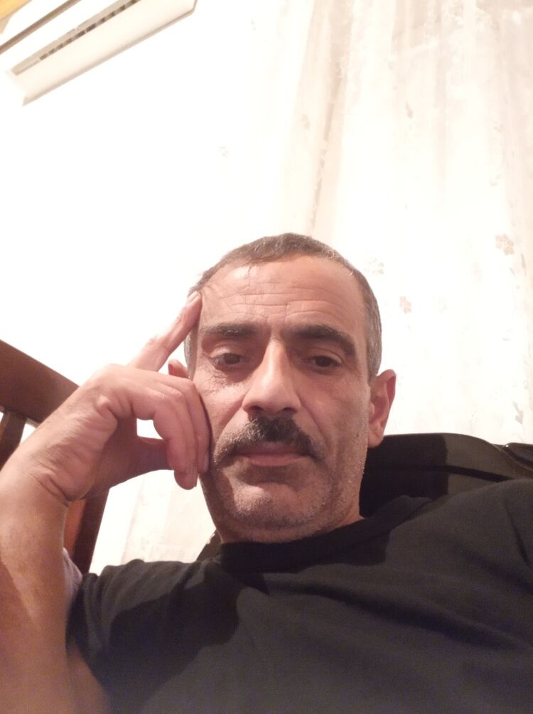  18406932  Nahid, 48 ,    