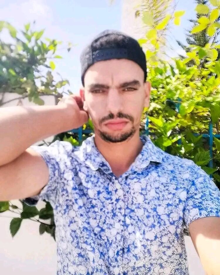  42421652  Mouad, 36 ,    