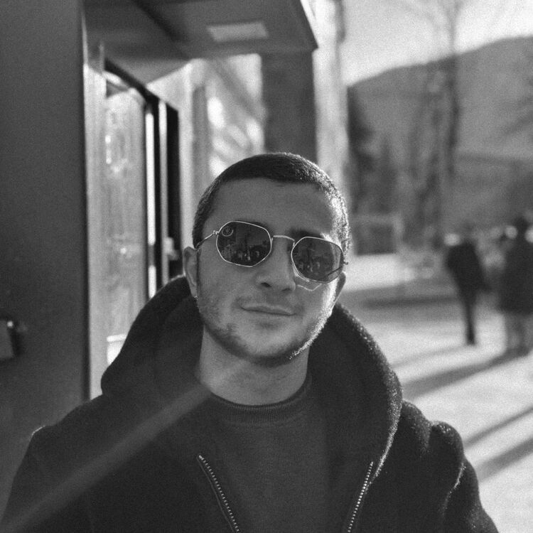  54557352  Arman, 19 ,     