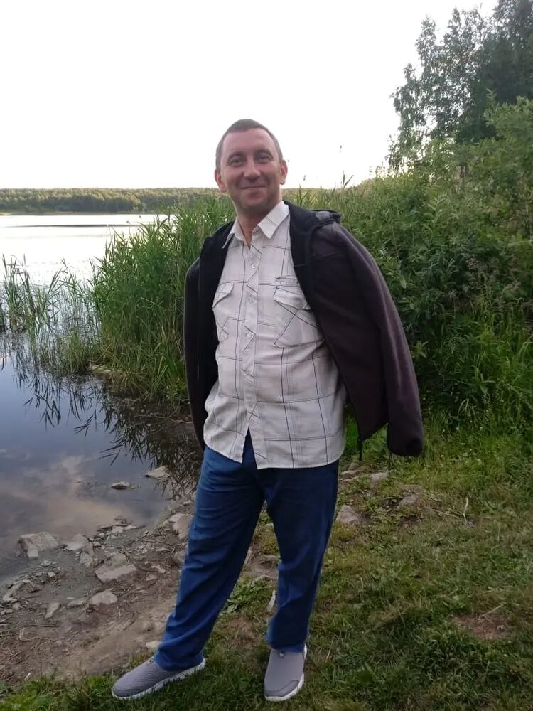  45660832  Mikhail, 46 ,    