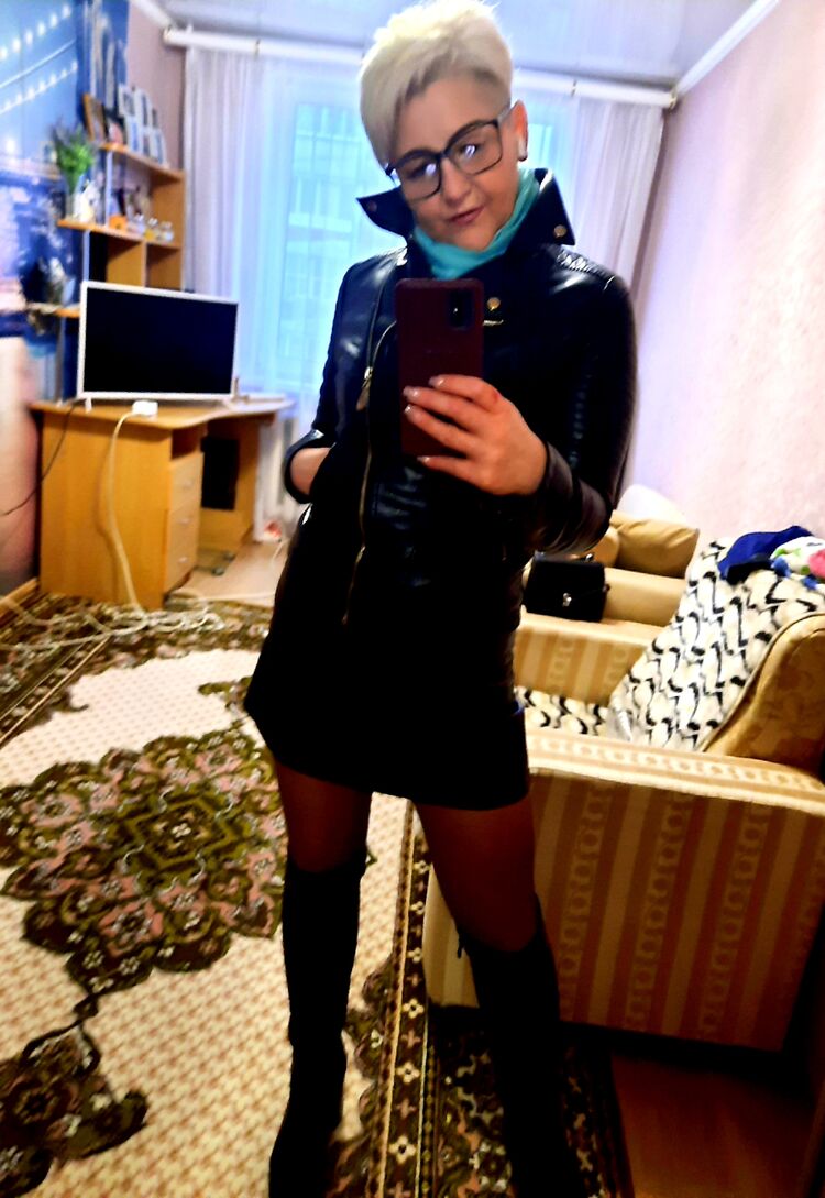  49765502  Elena, 48 ,    