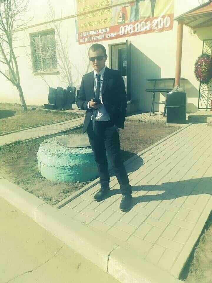  46340332  Andrei, 27 ,    