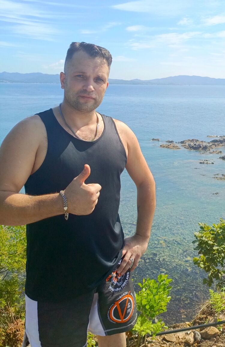  50875912  Vlad, 44 ,    