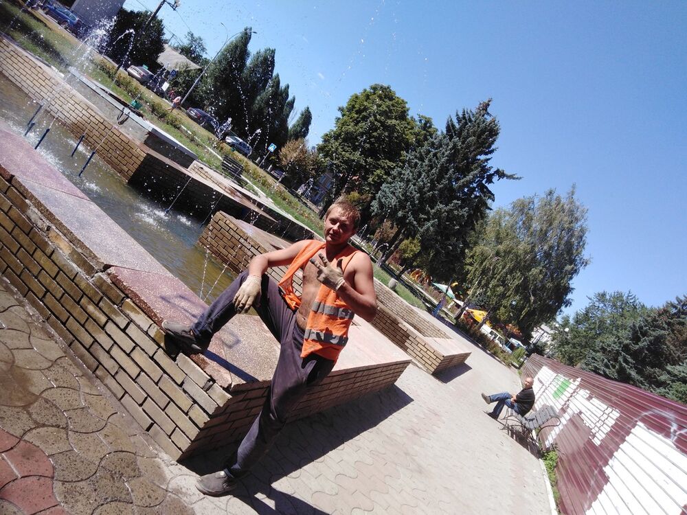  ,   MonstrEgo, 32 ,   