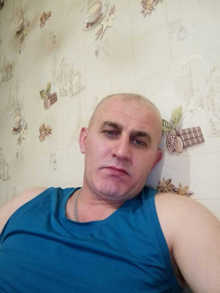  54232032  Kamp Nou, 46 ,    