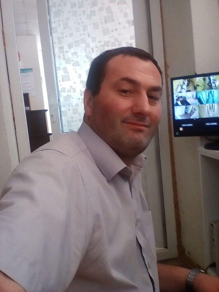  16451452  Daniel, 44 ,    