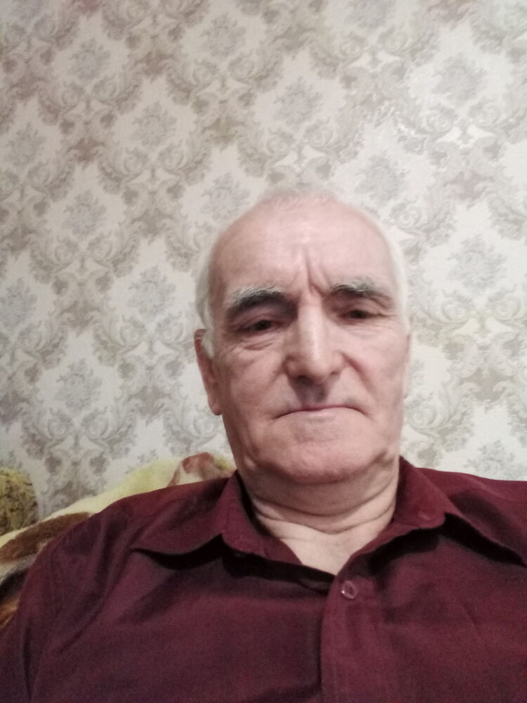  19008572  Victor, 44 ,    