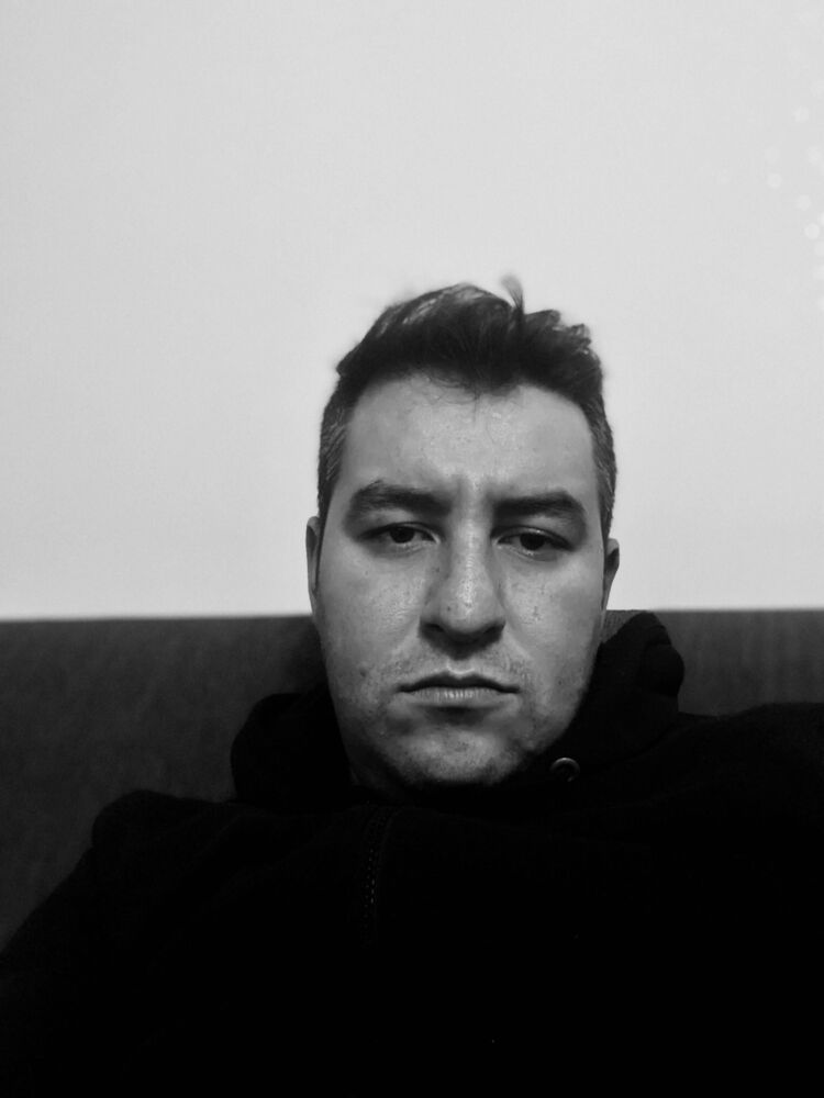  25079092  Emre, 32 ,    