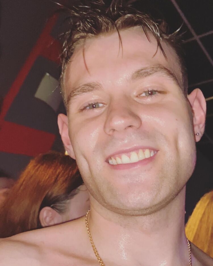  41753212  Andrew, 27 ,    --