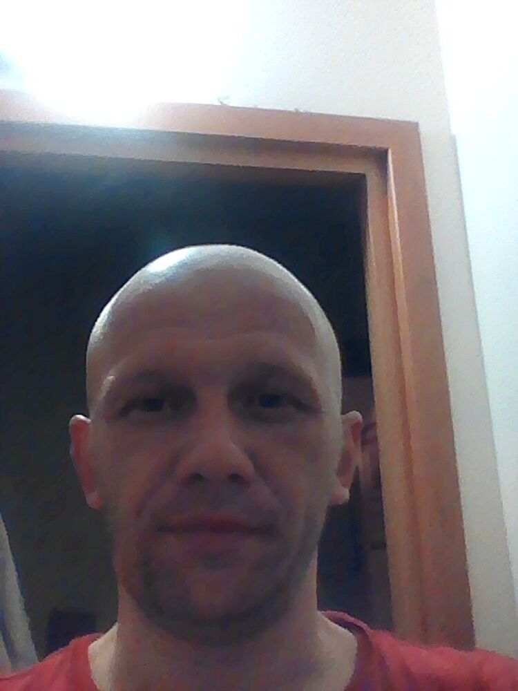  12076182  Max, 41 ,    
