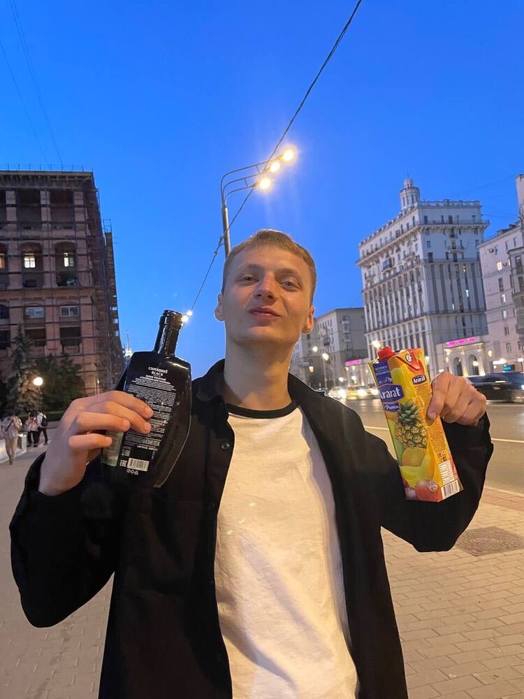  28357452  Yura, 25 ,    