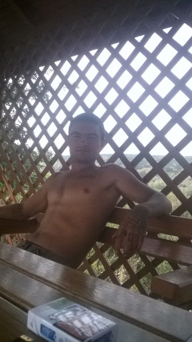  8111042  Denis, 36 ,    -