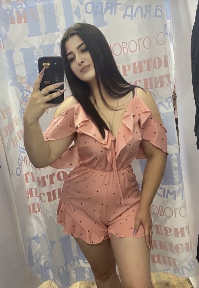  -,   Adriana, 22 ,  