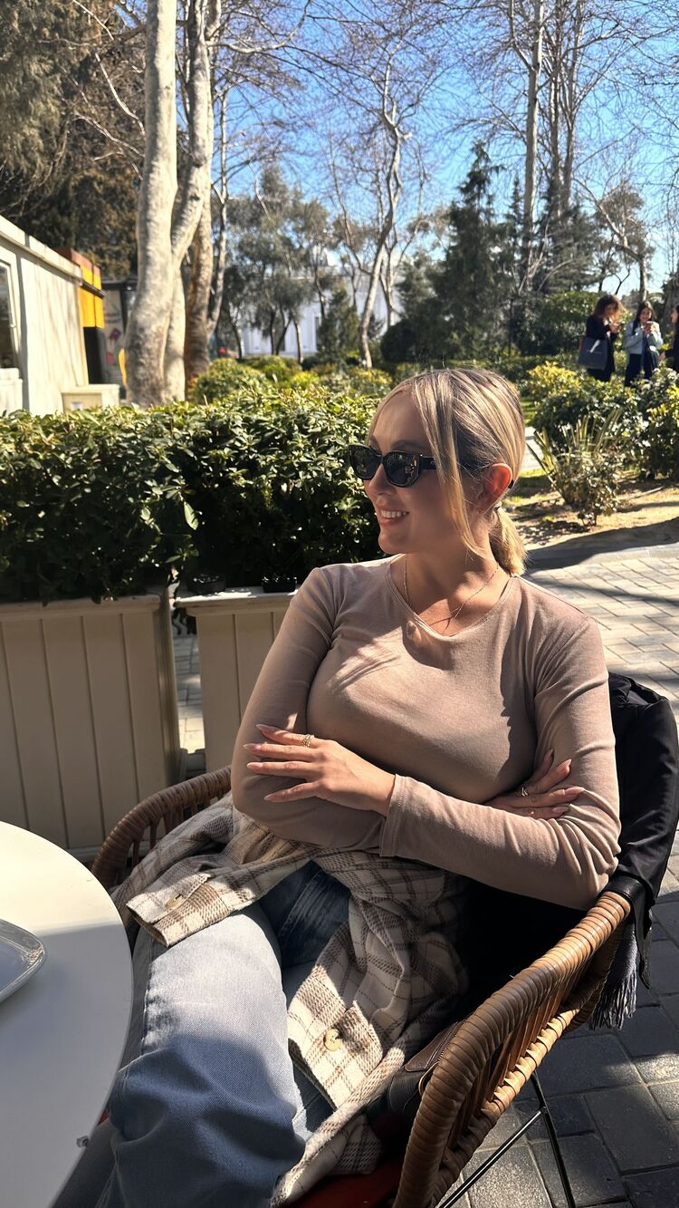  42482342  Olya, 40 ,    